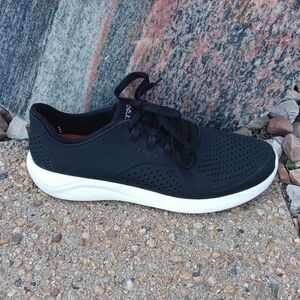 CROCS LiteRide black perforated lace up sneakers walking shoes women's 10
